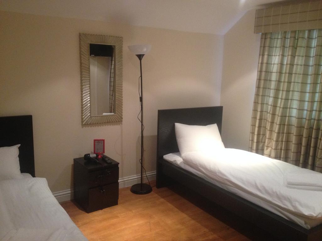 The Greyhound Cottage Chigwell Exteriör bild
