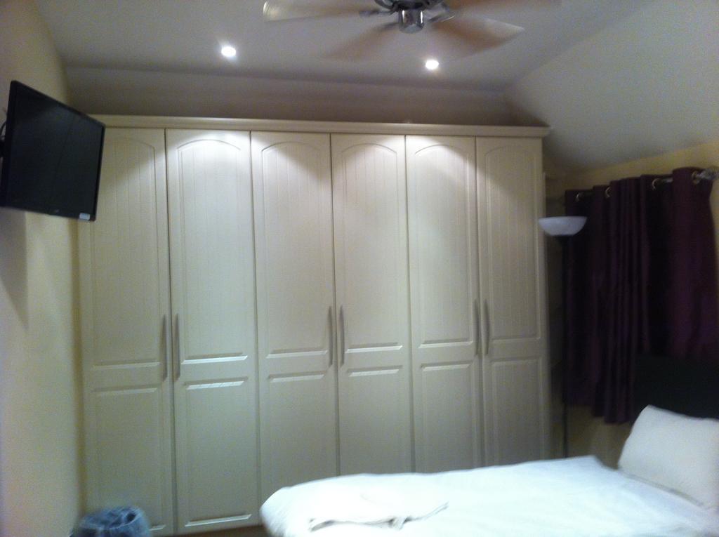The Greyhound Cottage Chigwell Rum bild