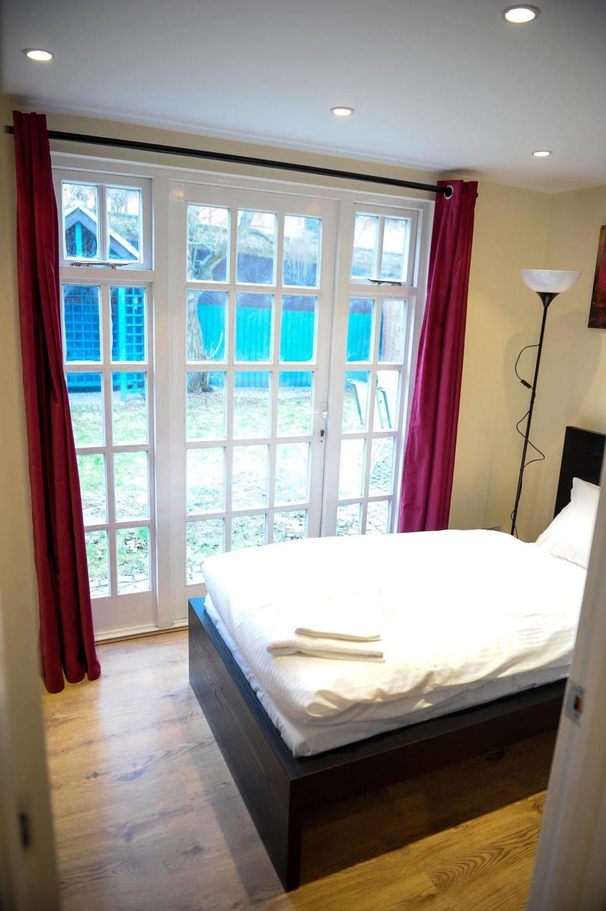 The Greyhound Cottage Chigwell Exteriör bild