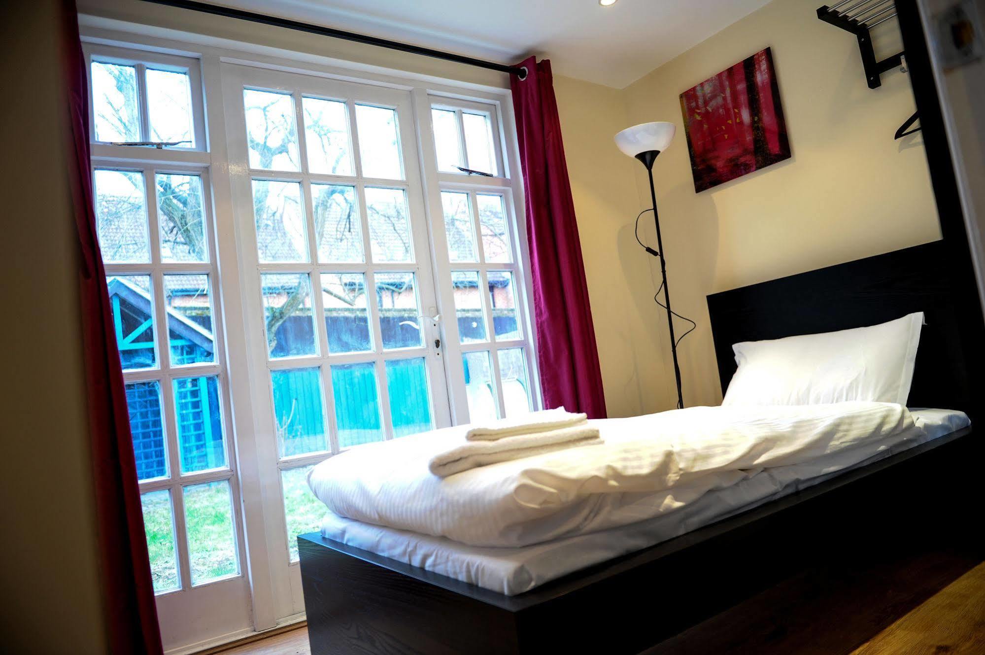 The Greyhound Cottage Chigwell Exteriör bild